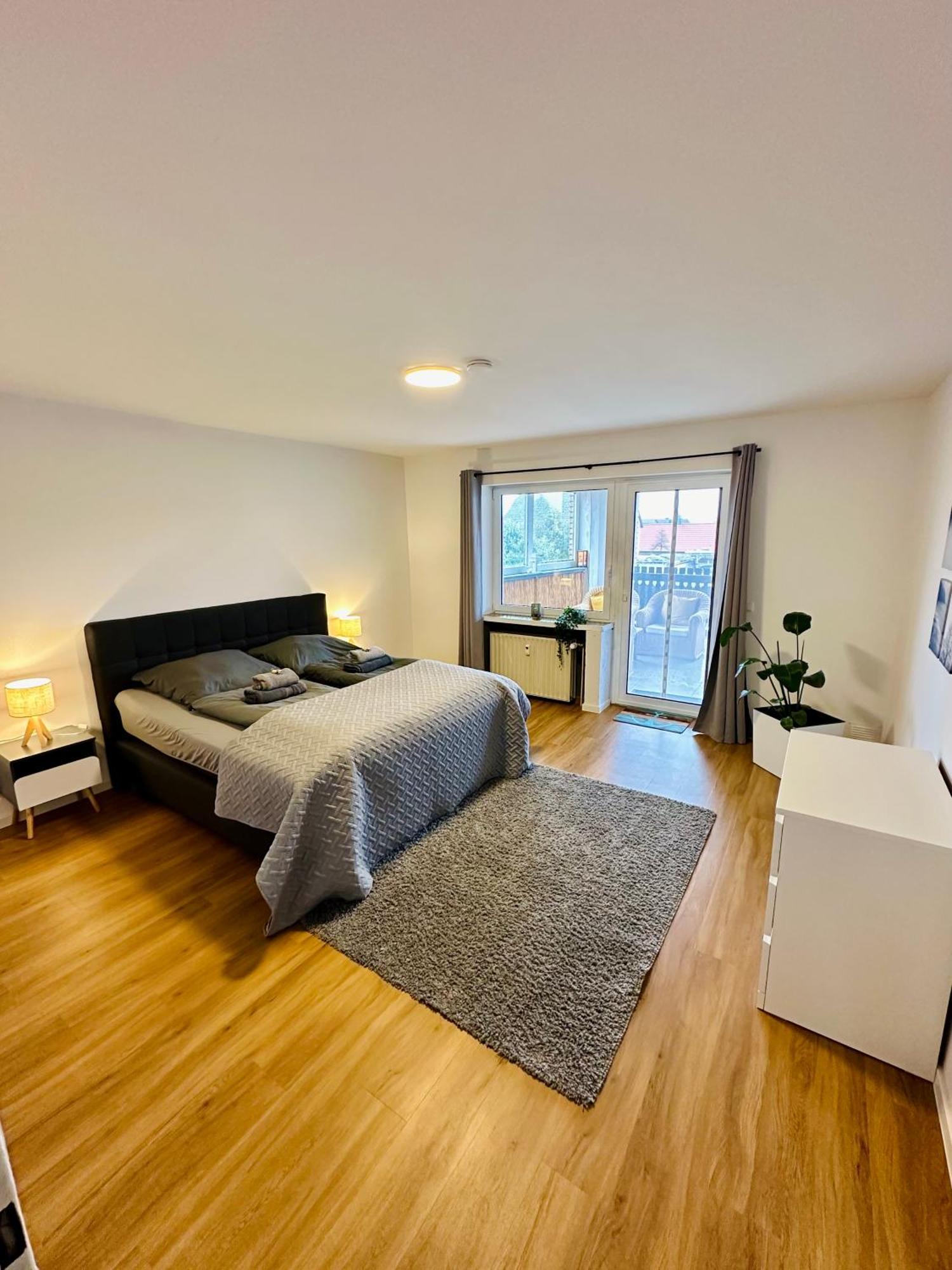 Traumhafte 115 Qm Ferienwohnung Am Steinhuder Meer, Ruhig, Komfortabel, Loggia, Parkplatz, Wifi Wunstorf Luaran gambar