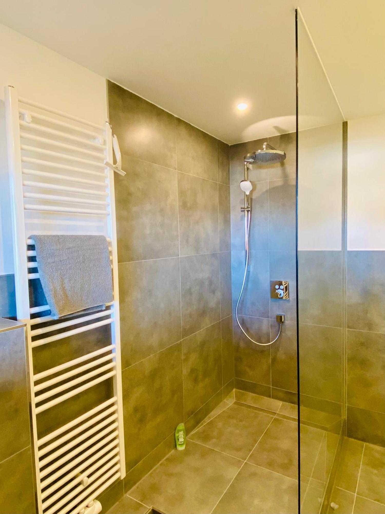 Traumhafte 115 Qm Ferienwohnung Am Steinhuder Meer, Ruhig, Komfortabel, Loggia, Parkplatz, Wifi Wunstorf Luaran gambar